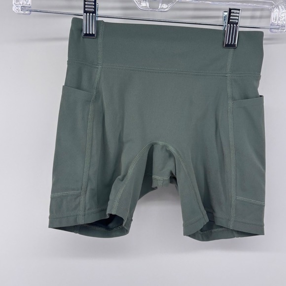 Patagonia Girls Active Bike Shorts Athletic Sage Green Pockets Size Small (7-8) - Picture 1 of 4